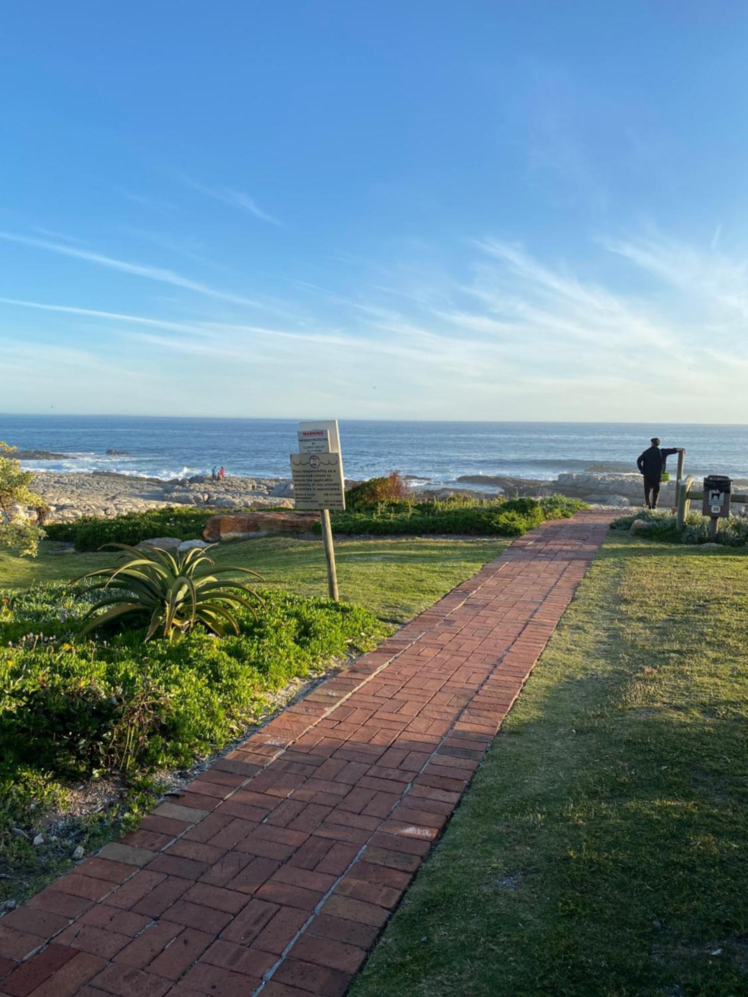 The Hermanus Holiday Self Catering Beach Club Exterior photo