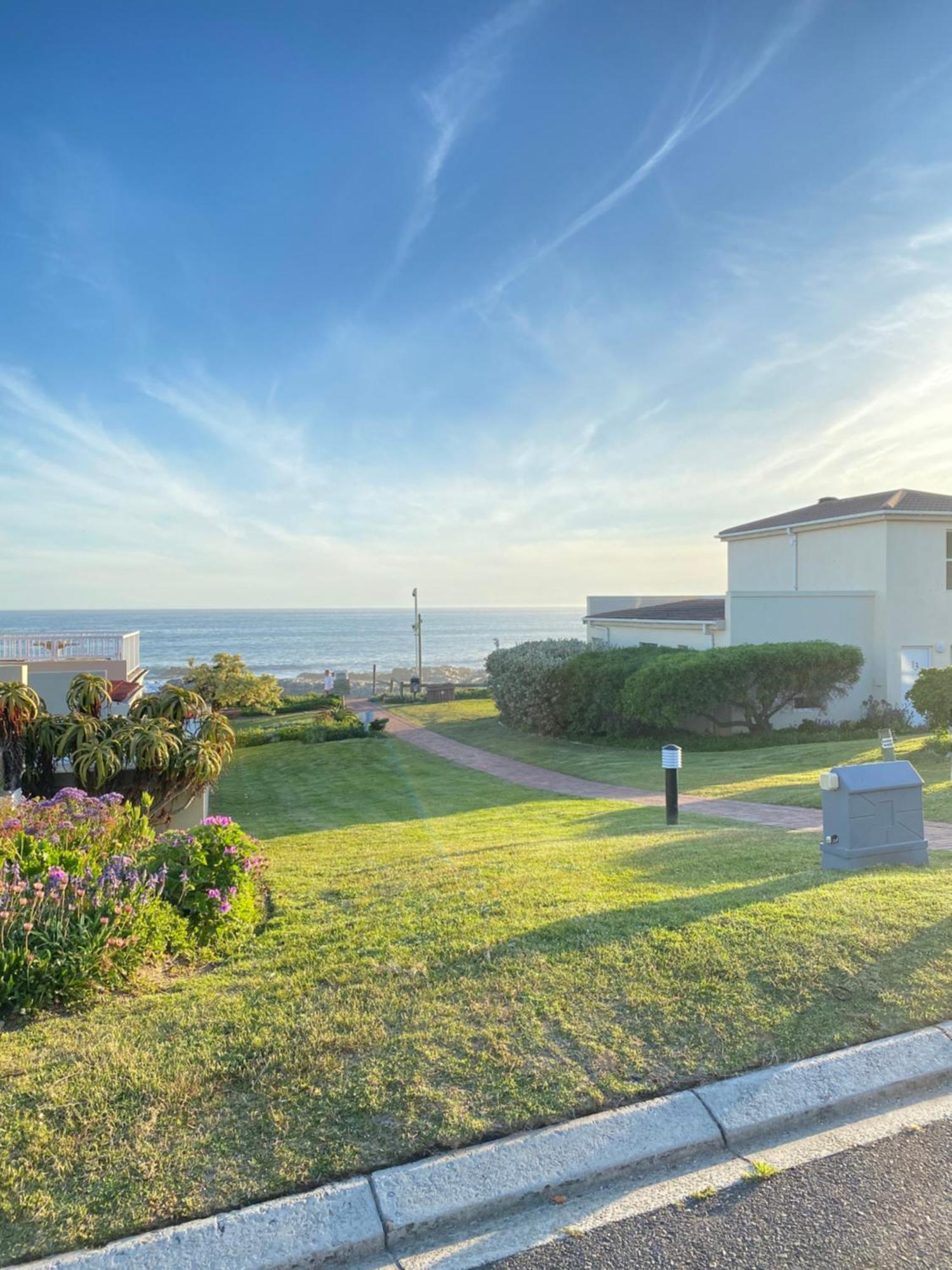 The Hermanus Holiday Self Catering Beach Club Exterior photo